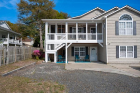 Leaping Lizard by Oak Island Accommodations